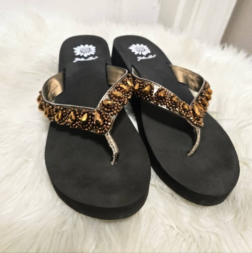 Yellow Box Brass Crystal Flip Flops Heels Foam Sandals Women's Size 9